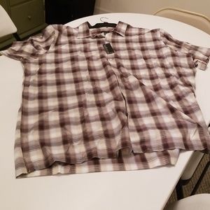 Short sleeve shirt.